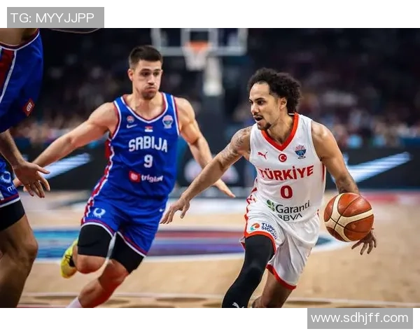 足球场上刺杀球星事件揭秘 他如何在危机中重生并重返赛场