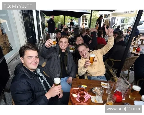 足球巨星娇妻华丽转身当歌星谱写爱情与事业双重传奇