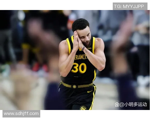 球星转身技巧解析与训练方法提升球场灵活性与突破能力