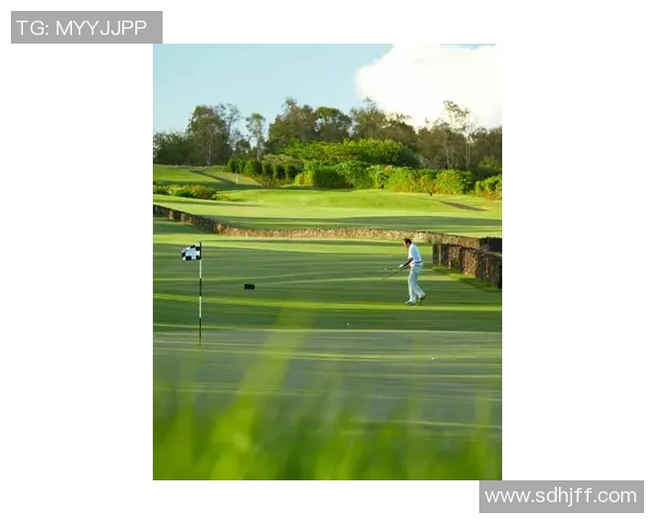 足球巨星们的度假之旅:探寻绿茵场外的宁静与奢华生活